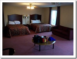 Arlington motel room_2